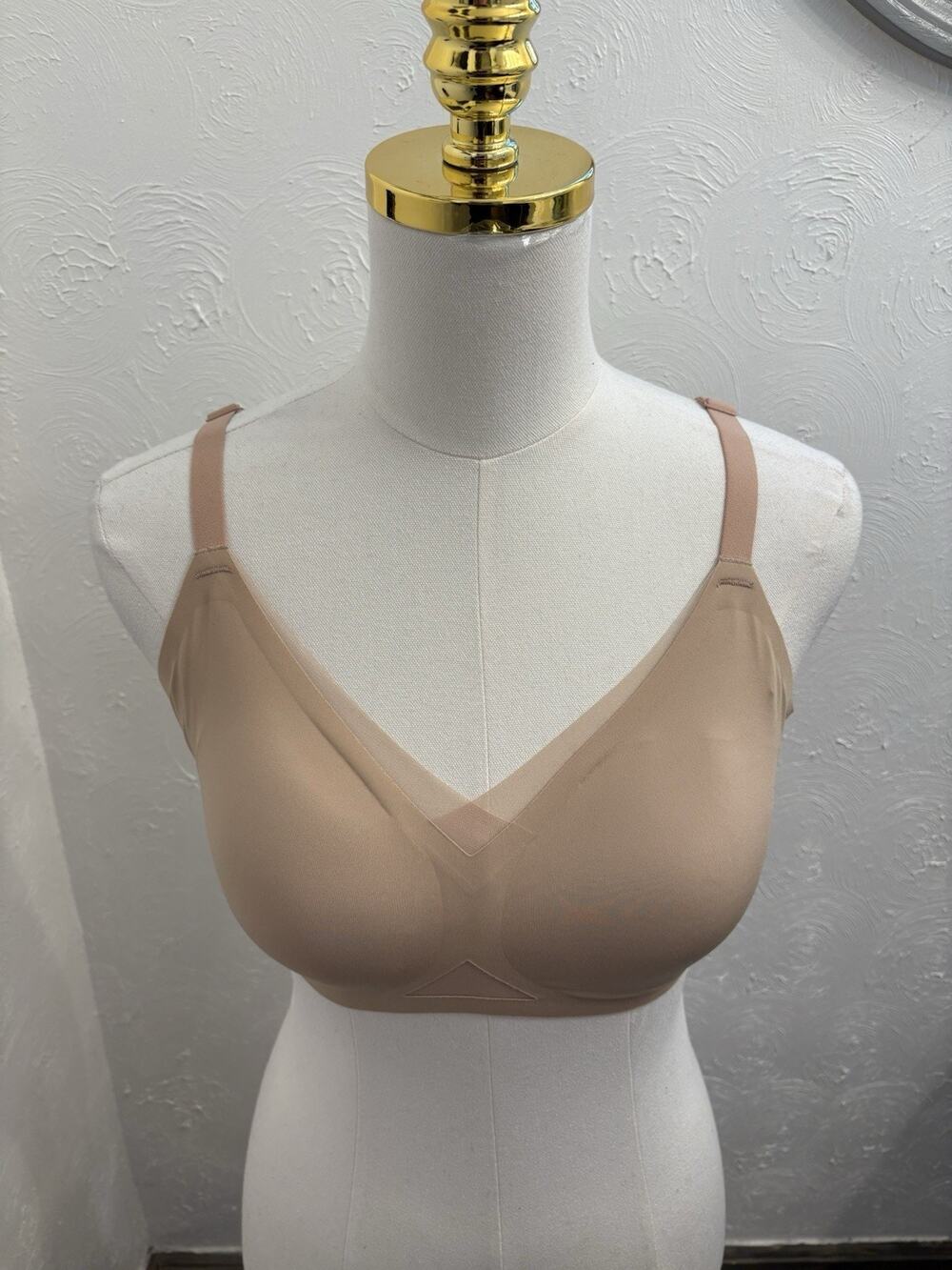 Honeylove Sand Beige Crossover Bra Wireless Molded Removable Cups Medium 36 B/C